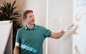 Teilnehmer der Pop Up Academy Entlebuch auf einer Bühne.