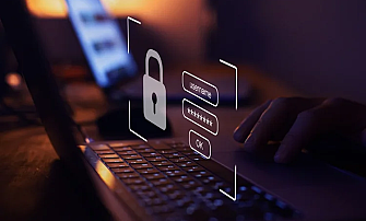 Laptop mit Schloss-Symbol und Login-Feld für sichere Anmeldung
